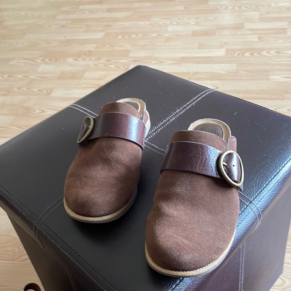 Sofft mules size 7.  Super comfortable.